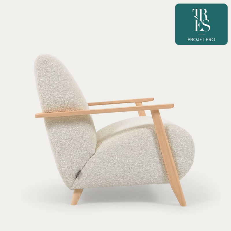 Fauteuil Meghan bouclette blanc et pieds en bois massif